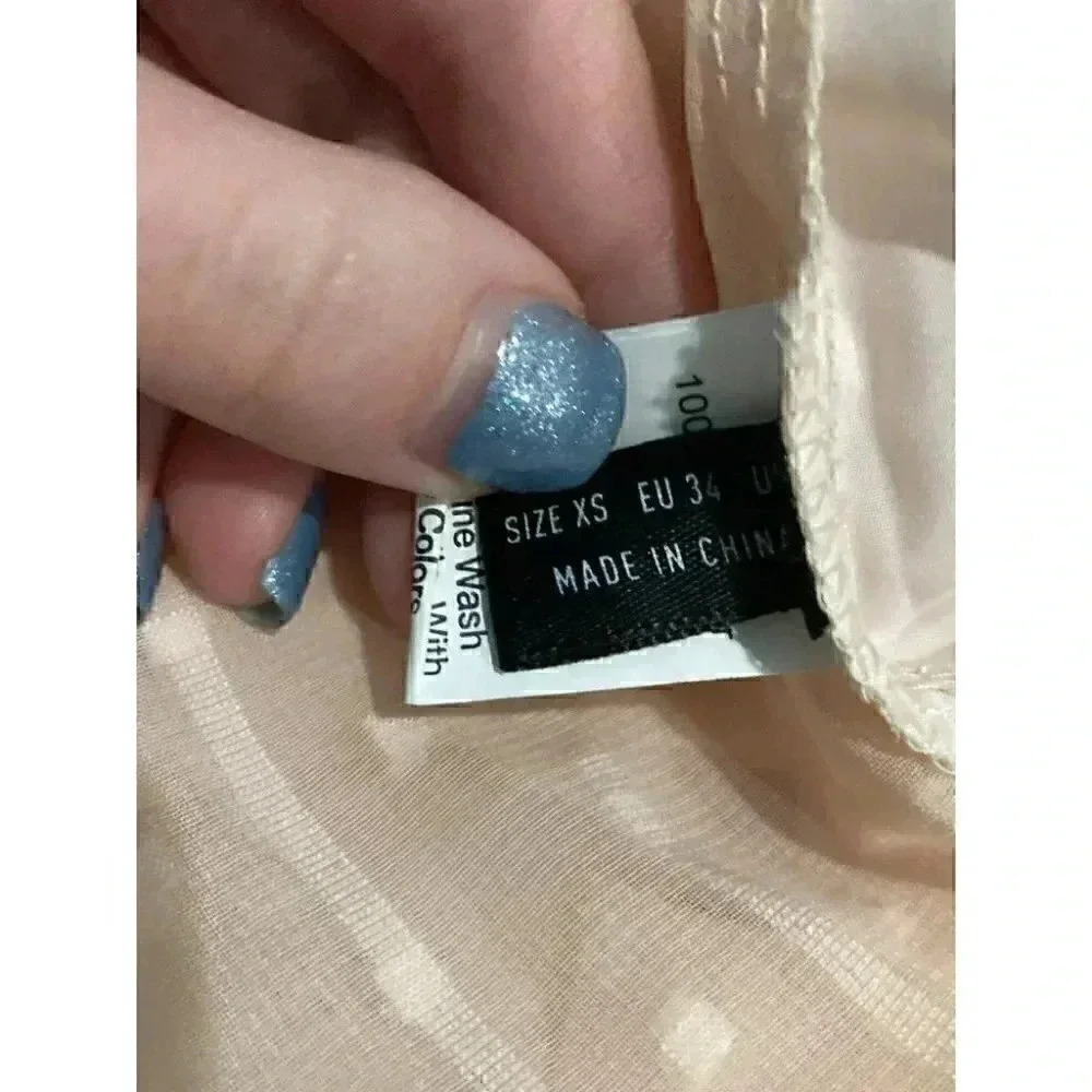 ⭐️ Shein light blush pink blouse in size xs - Picture 4 of 4